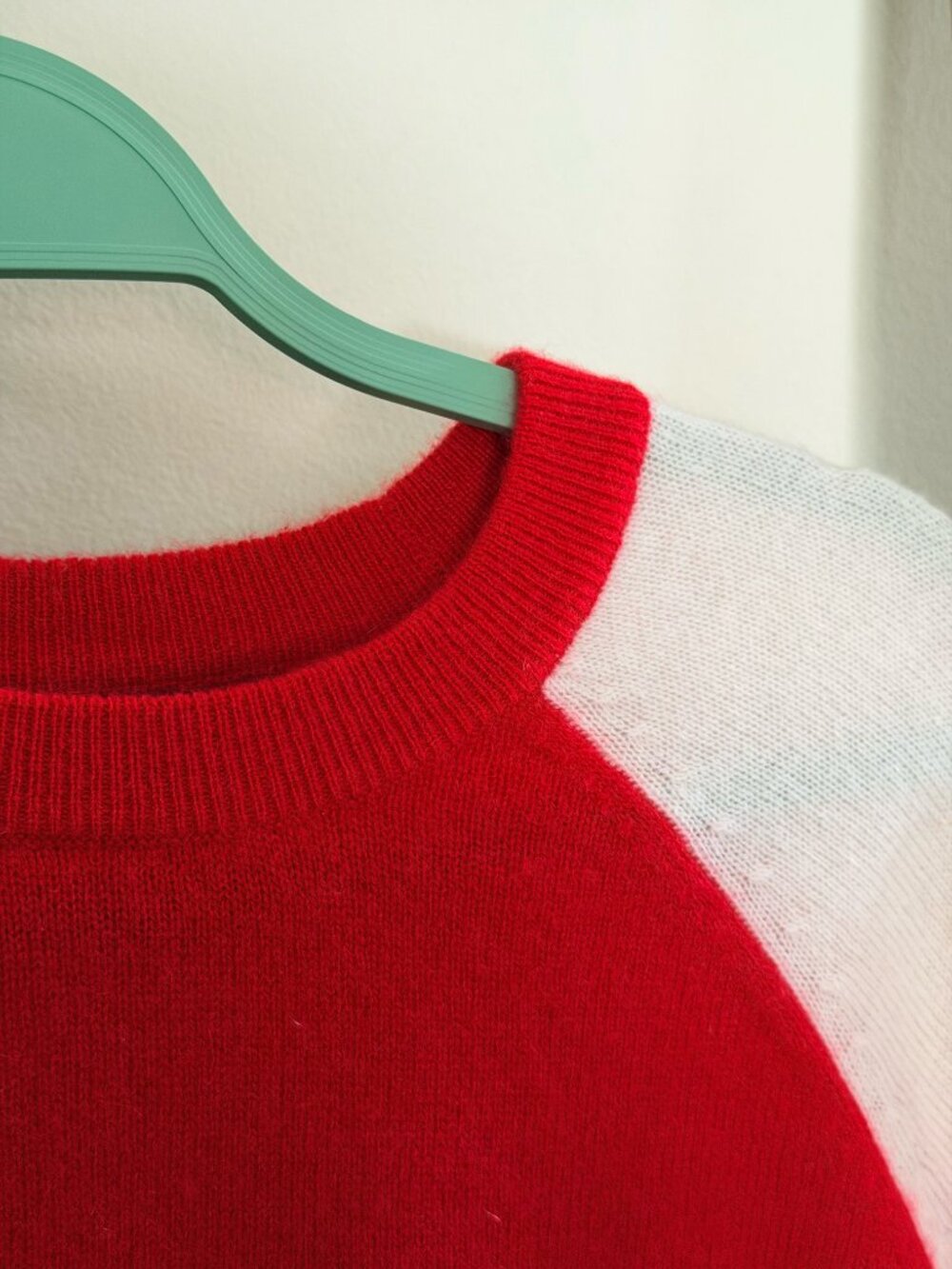 Aqua 100% Cashmere Color Block (Red/Cream) Sweater Ladies M - Picture 2 of 6